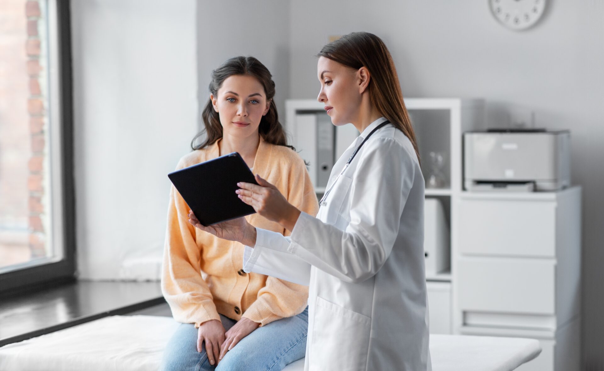 Medicine,,healthcare,and,people,concept, ,female,doctor,with,tablet